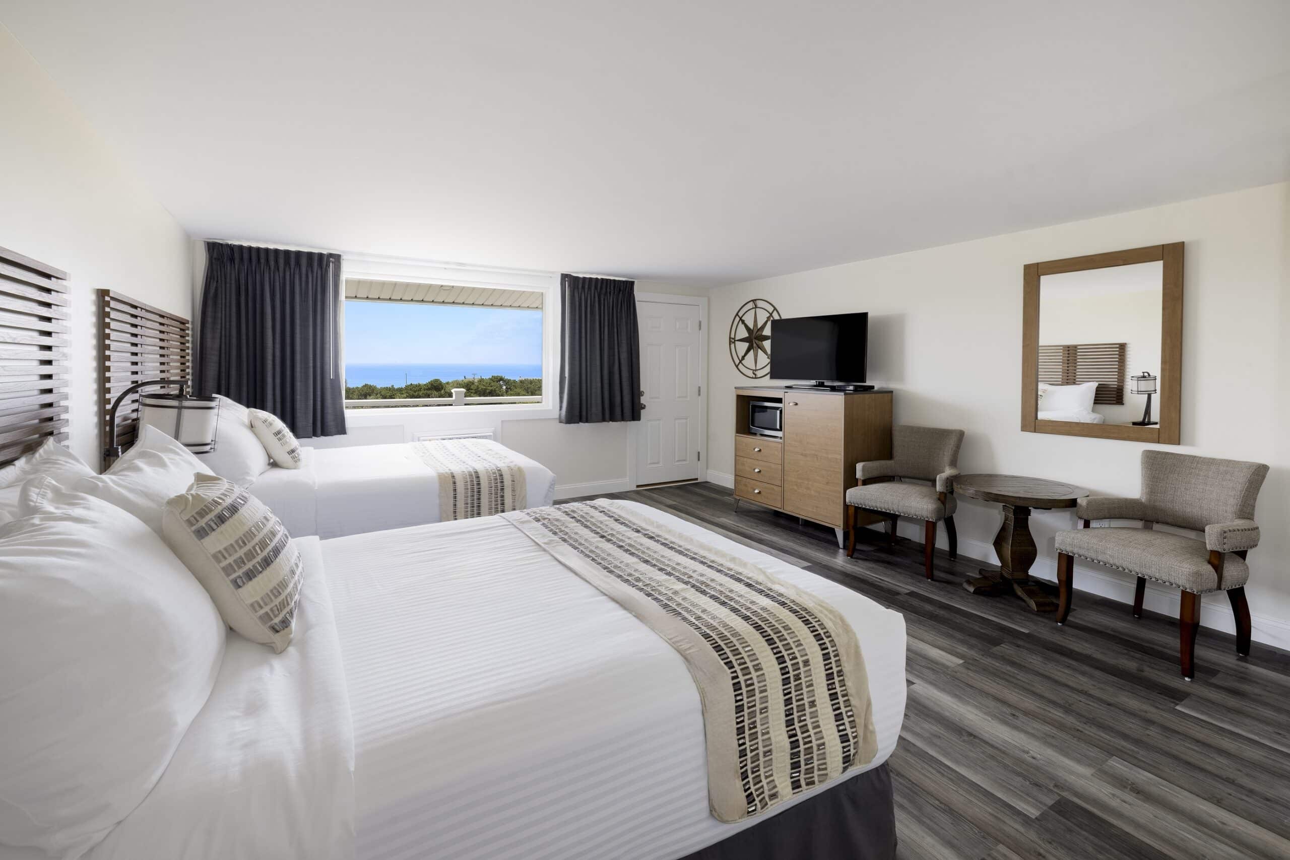 Dune Crest Hotel - Waterview, 2 Doubles, Balcony, No Pets