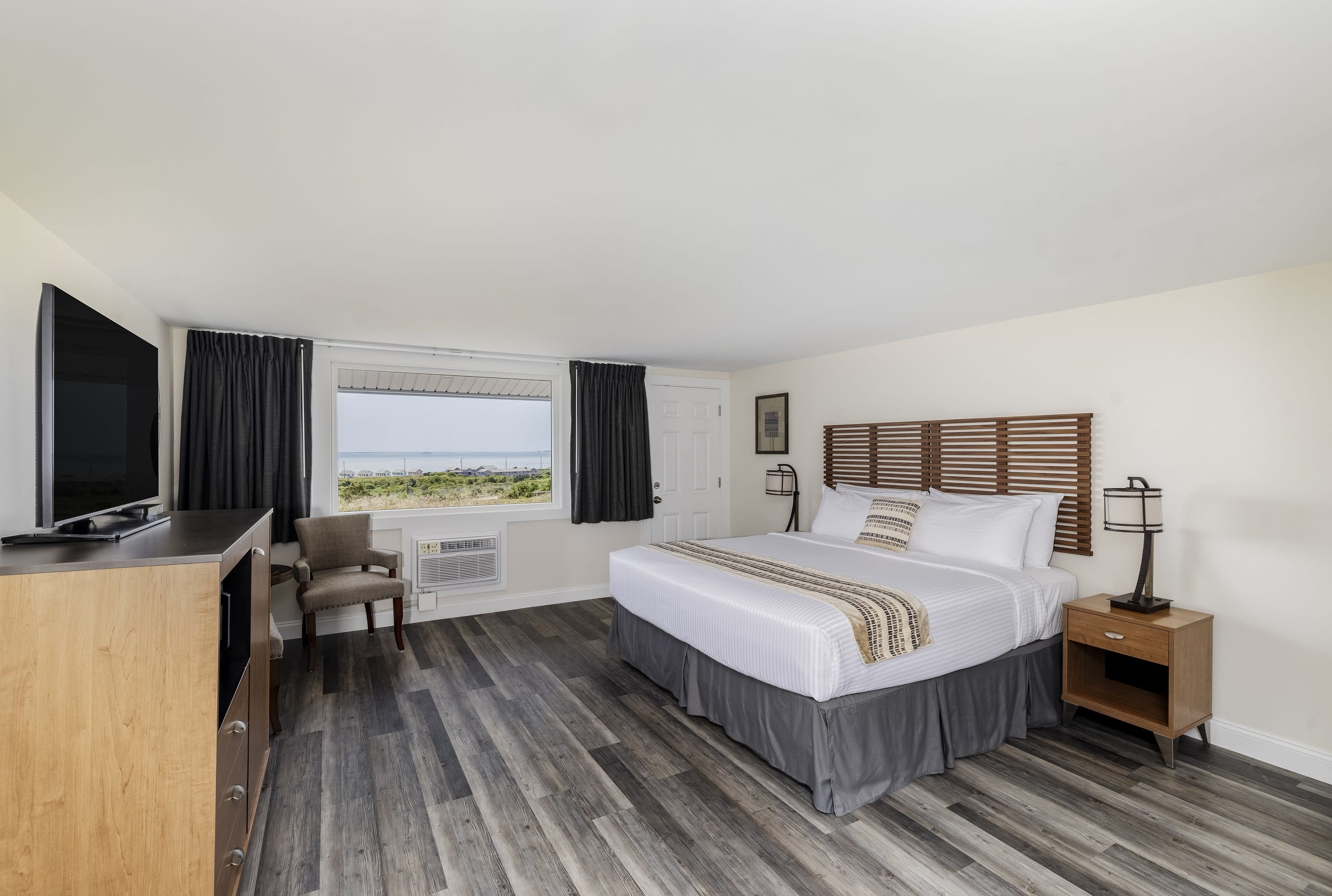 Dune Crest Hotel - Waterview King Balcony